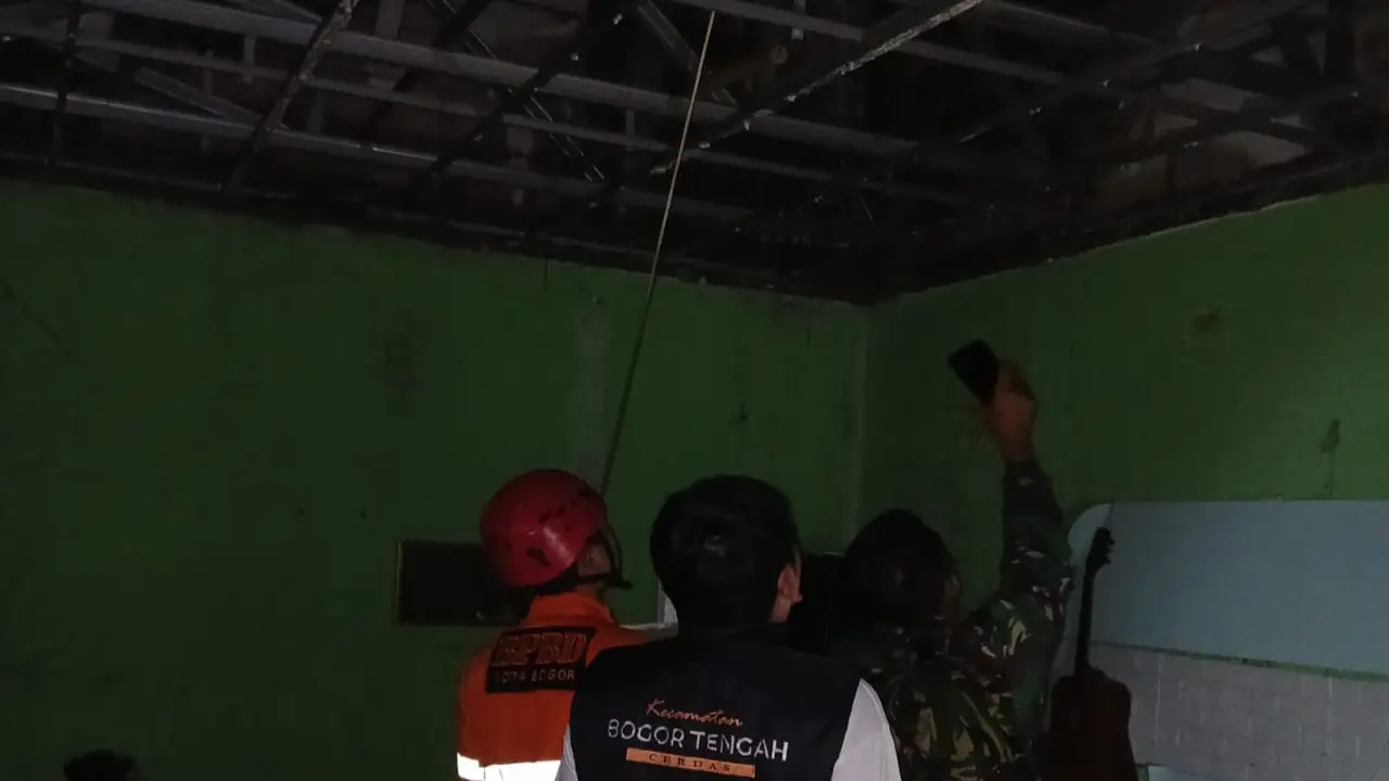Belasan bangunan di Kota Bogor, Jawa Barat, mengalami kerusakan dampak gempa magnitudo 4,1 yang melanda wilayah tersebut pada Kamis malam (10/4/2025). (Istimewa)