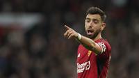 Reaksi gelandang dan kapten Manchester United Bruno Fernandes dalam pertandingan Liga Inggris melawan Manchester City di Old Trafford, Minggu, 29 Oktober 2023. MU kalah 0-3 dari City. (AP Photo/Dave Thompson)