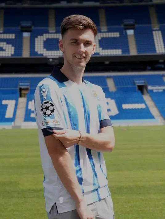 Pemain berusia 26 tahun ini akan memperkuat Txuri-Urdinak selama satu musim ke depan. (FOTO: instagram.com/kierantierney/)