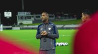 Pelatih kepala Timnas Indonesia, Patrick Kluivert sesi latihan perdana Timnas Merah-Putih di Stadion Netstrata Jubilee, Sydney, Selasa (18/3/2025) malam jelang laga melawan Timnas Australia (Dok. PSSI)