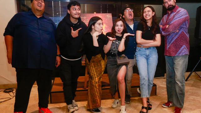 Mo Sidik dan para pemain film Legend of Calon Arang