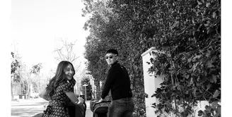 Setelah jadi ibu dua anak, penampilan Nikita Willy terlihat makin stylish dengan gaya khas old money. [@reynaldibunjamin]