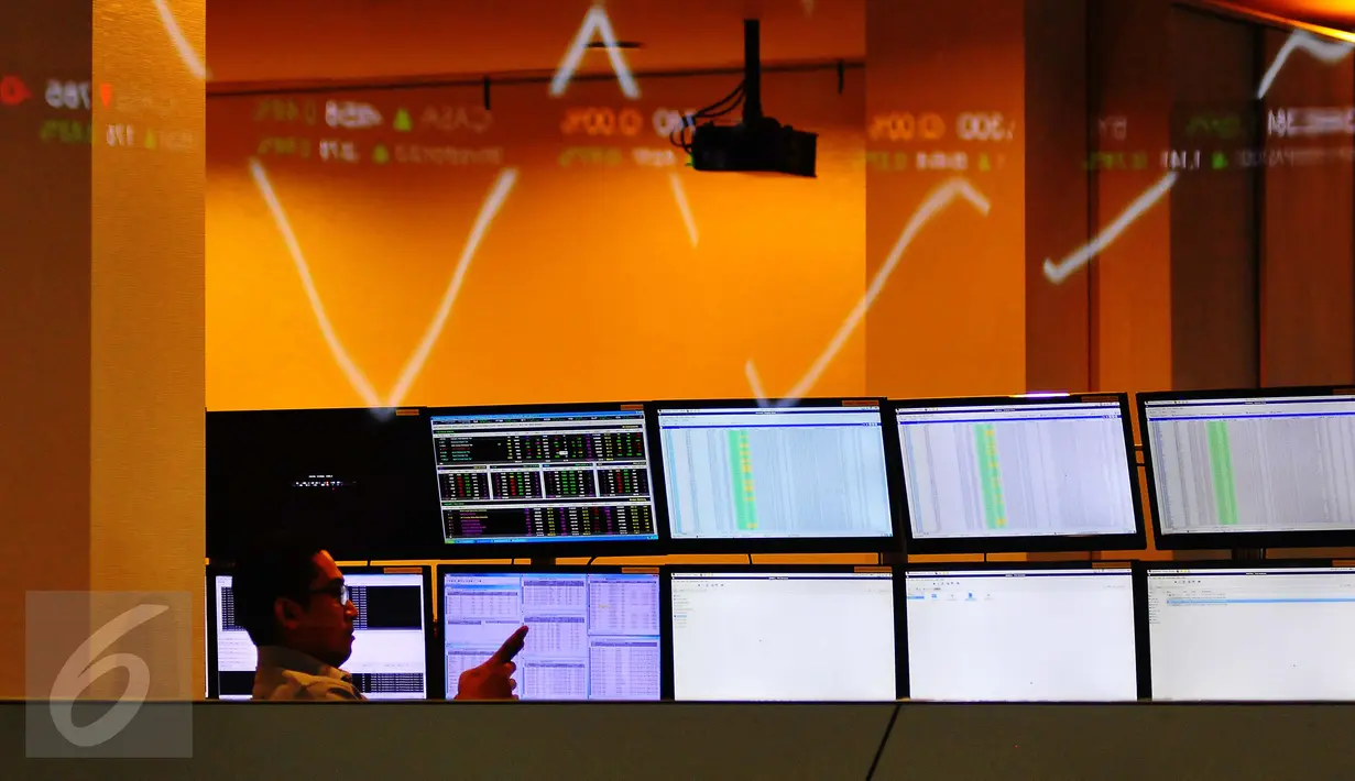 Pergerakan saham di BEI, Jakarta, Senin (13/2). Pembukaan perdagangan bursa hari ini, Indeks Harga Saham Gabungan (IHSG) tercatat menguat 0,57% atau 30,45 poin ke level 5.402,44. (Liputan6.com/Angga Yuniar)