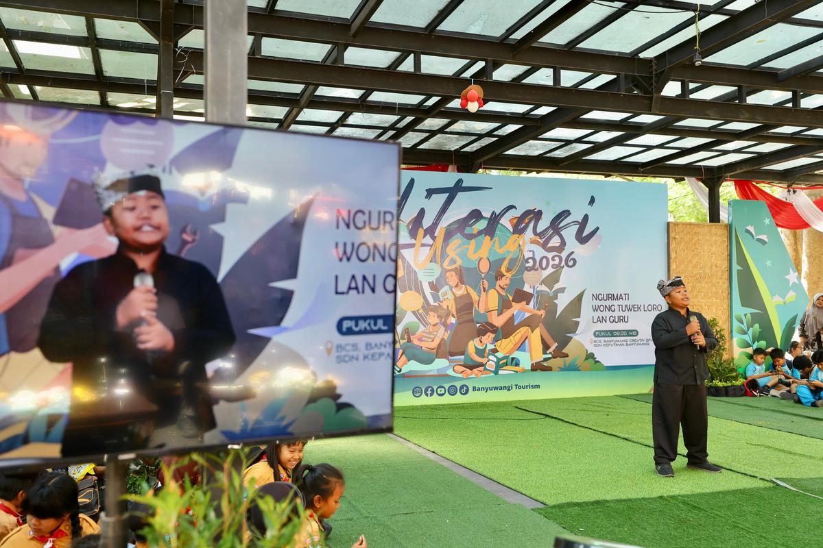 Penampilan peserta Festival Literasi Osing 2026.