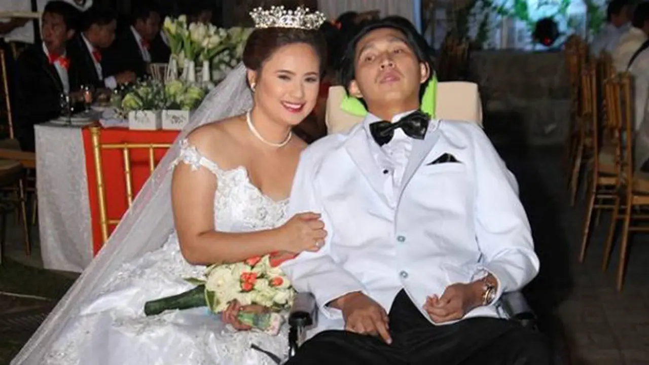 Nikahi Pria Lumpuh, Wanita Cantik Buktikan Cinta Tulus Masih Ada