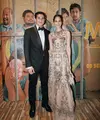 Sebagai pasangan fashionable terverfikasi, Marsha Timothy dan Vino G. Bastian selalu berhasil jadi raja dan ratu di karpet merah. Terbaru saat premiere film Miracle In Cell Number 7 yang dibintangi keduanya. Vino tampil gagah dengan setelan klasik berdasi kupu-kupu dan istrinya memakai gaun haute couture dengan ornamen indah dari Hian Tjen. (Foto: Instagram @marshatimothy)