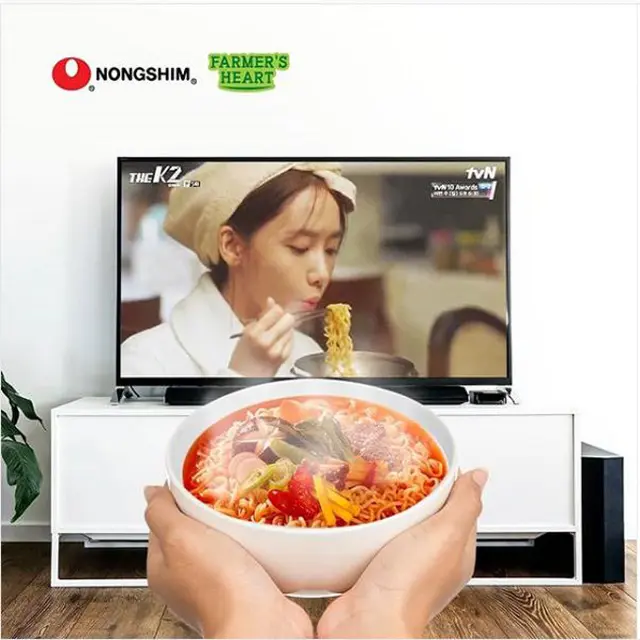 Recreate Adegan Makan ala Drakor Pakai Nongshim Ramyun, Seru Lho!