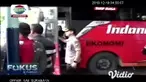 Menjelang Natal dan Tahun Baru, petugas gabungan Polres Gresik, Dishub, dan BNNK menggelar tes urine terhadap pengemudi bus di Terminal Bunder, Gresik. Hasilnya, satu sopir positif sabu.