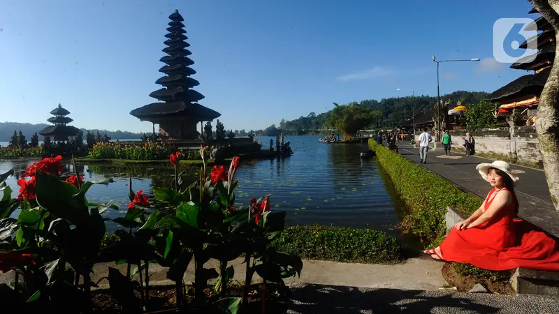 Menikmati Keindahan Pura Ulun Danu Beratan di Pulau Dewata Bali