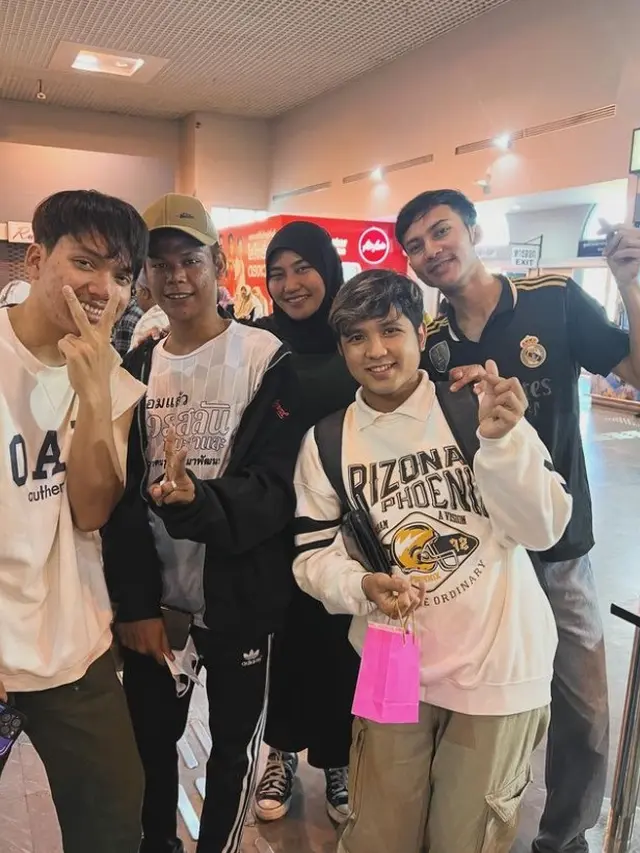 Potret Jirayut dan keluarga (Sumber: Instagram/jirayutdaa4official)