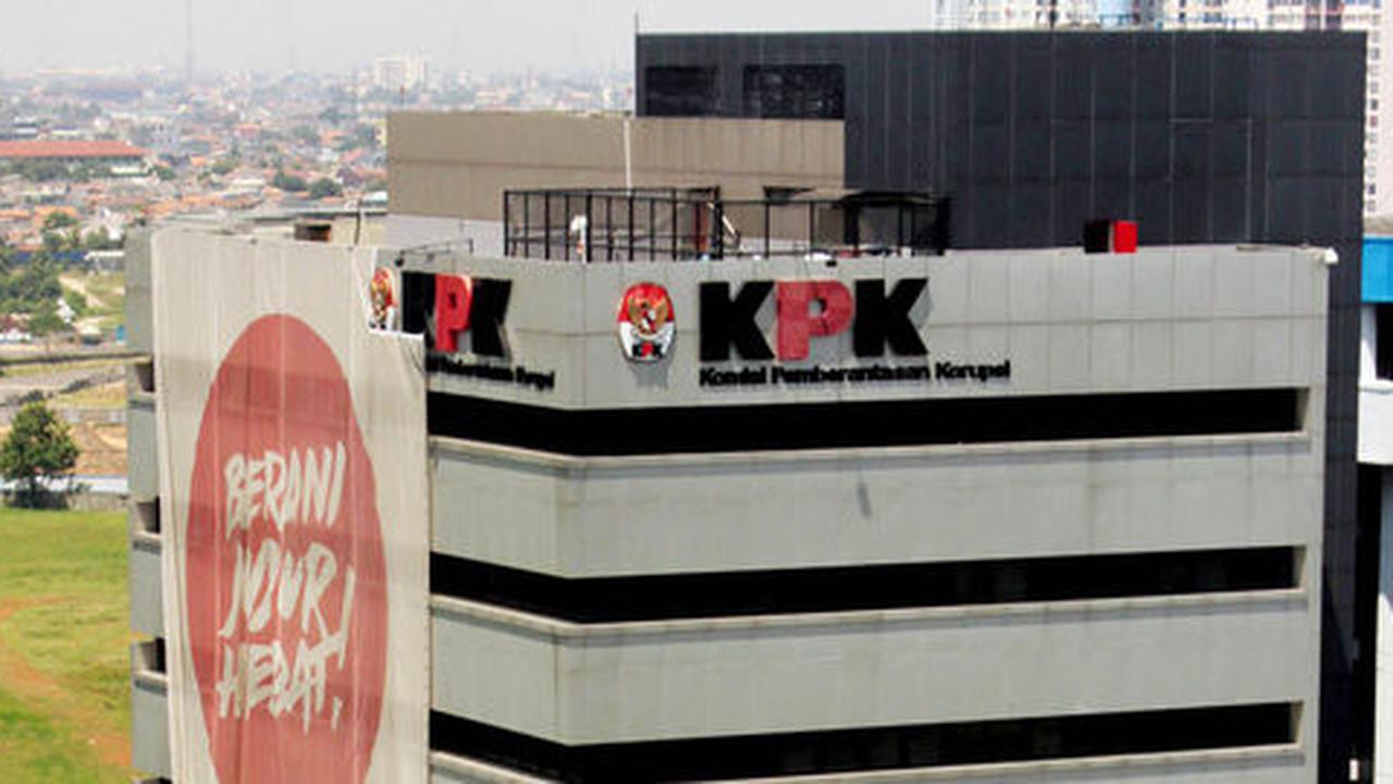 Bidik Bupati Muba Pahri Azhari, KPK periksa tiga tersangka