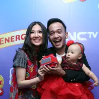 Sebagai sang ibu, Sarwendah mengatakan jika buah hatinya itu paling hobi senyum dan ketawa jika difoto, videonya juga lucu-lucu dan kerap diupload oleh Sarwendah, semisal Thalia lagi bisa duduk atau momen penting. (Andy Masela/Bintang.com)