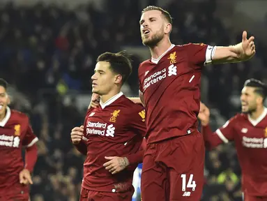 Para pemain Liverpool merayakan gol Philippe Coutinho saat melawan Brighton & Hove Albion di American Express Community Stadium, Brighton, (2/12/2017). Liverpool menang telak 5-1. (AFP/Glyn Kirk)