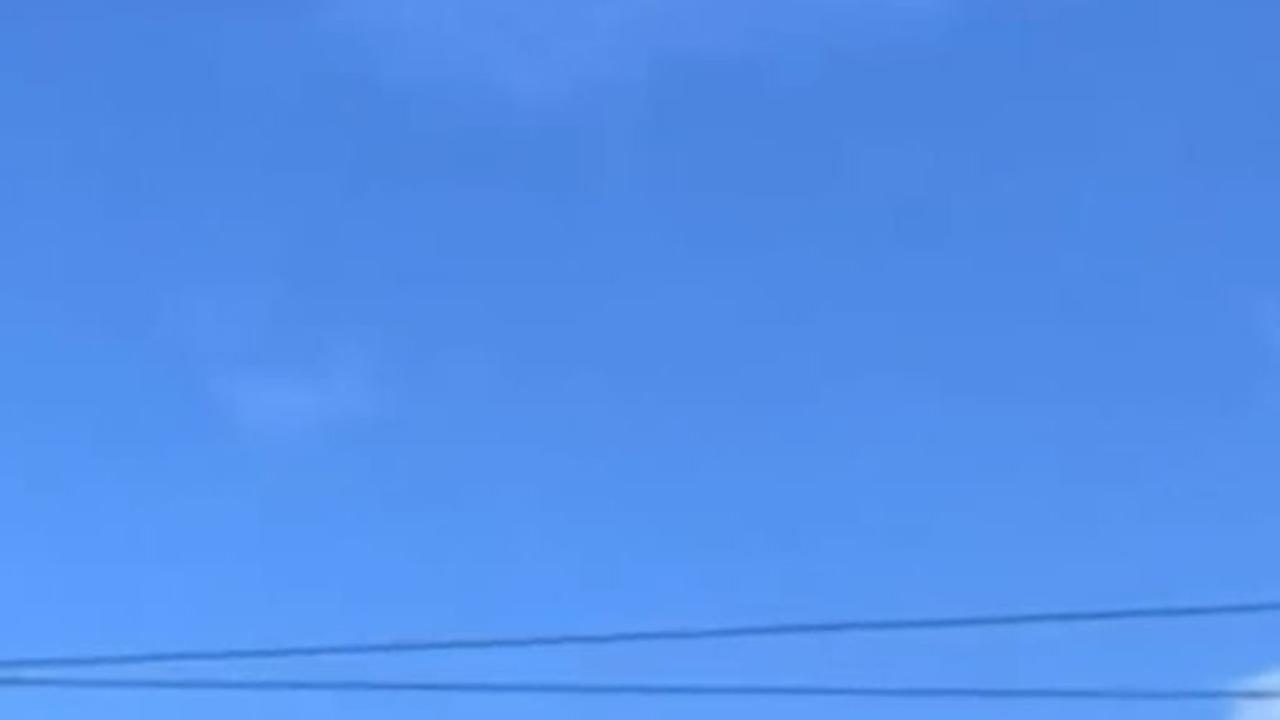 Lantas, benarkah bahwa helikopter tersebut melepas nyamuk-nyamuk rekayasa genetik buatan Bill Gates? Simak penelusurannya<br>