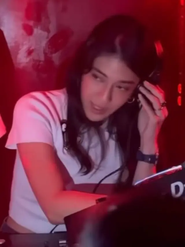 Dian Sastrowardoyo nge-DJ (Instagram/rumpi_gosip)