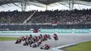 Pembalap Ducati, Enea Bastianini, memimpin balapan pada ajang MotoGP Malaysia di Sirkuit Sepang, Minggu (12/11/2023). Pembalap asal Italia itu finis pertama dengan catatan waktu 39 menit 59,137 detik. (AP Photo/Vincent Thian)