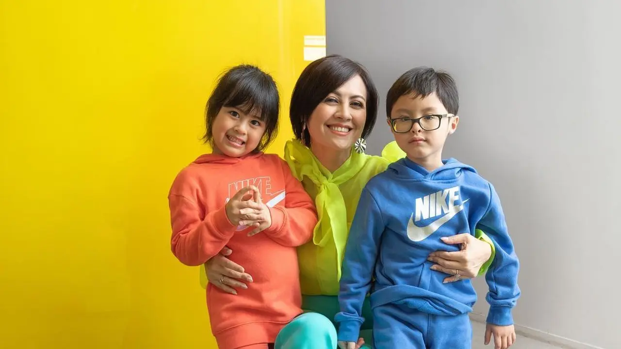 [Fimela] Anak Kembar Cynthia Lamusu dan Surya Saputra