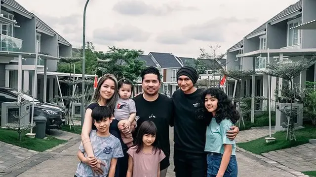 6 Momen Anji Bertemu Keluarga Sheila Marcia, Lepas Rindu Bertemu Putrinya