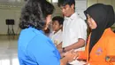Citizen6, Cilandak: Pada kesempatan tersebut juga dilaksanakan penyerahan bantuan dana pendidikan dari Yalatri (yayasan Kamila Tantri) kepada anak yatim. (Pengirim: Marinir)