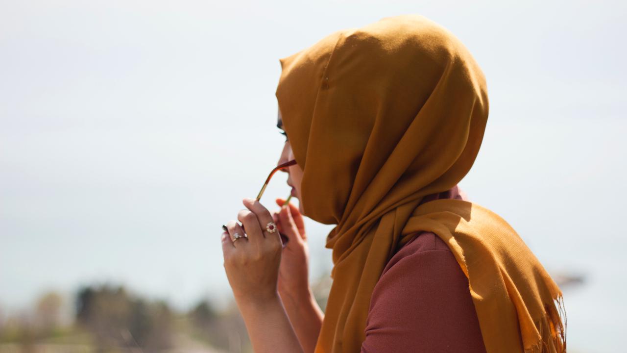 Viral Siswi Menangis di Azerbaijan, Diduga Ditolak Karena Jilbab Usai Aturan Seragam Diubah