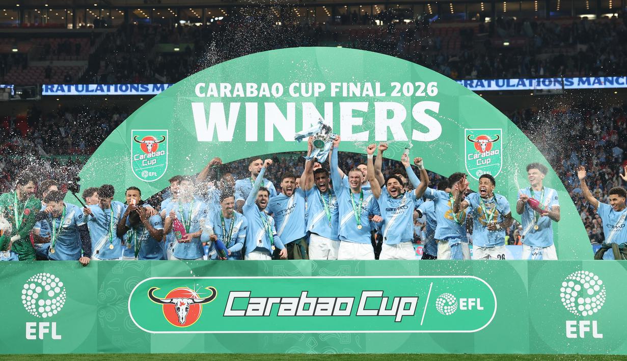Manchester City menaklukkan Arsenal dengan skor 2-0 dalam final Carabao Cup 2025/2026 di Wembley Stadium, Minggu 22 Maret 2026 malam WIB. (AP Photo/Richard Pelham)