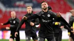 Pemain Dortmund, Niclas Fuellkrug melakukan pemanasan saat sesi latihan di stadion Wembley, di London, pada 31 Mei 2024. (INA FASSBENDER/AFP)
