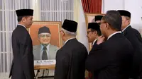 KH Masykur pernah menjabat sebagai Menteri Agama Indonesia pada tahun 1947-1949 dan tahun 1953-1955.(foto: Biro Pers Sekretariat Presiden)