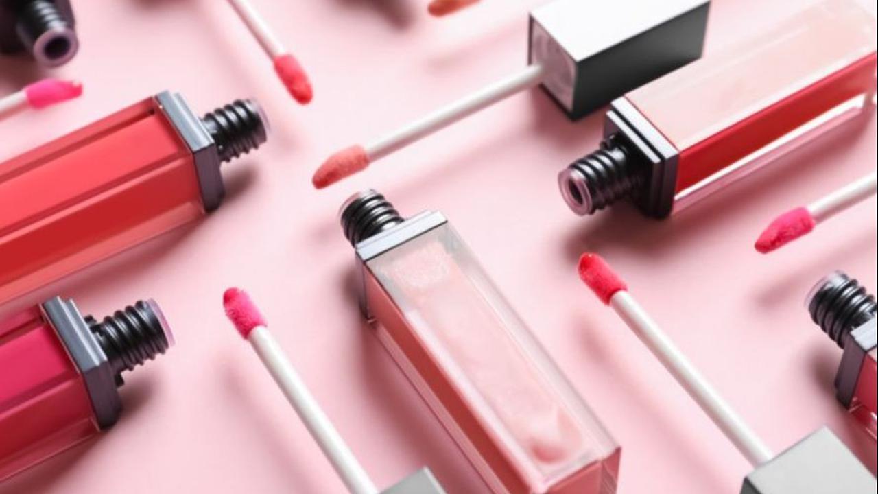 4. Pilih Warna Lipstik yang Cocok dengan Warna Kulitmu