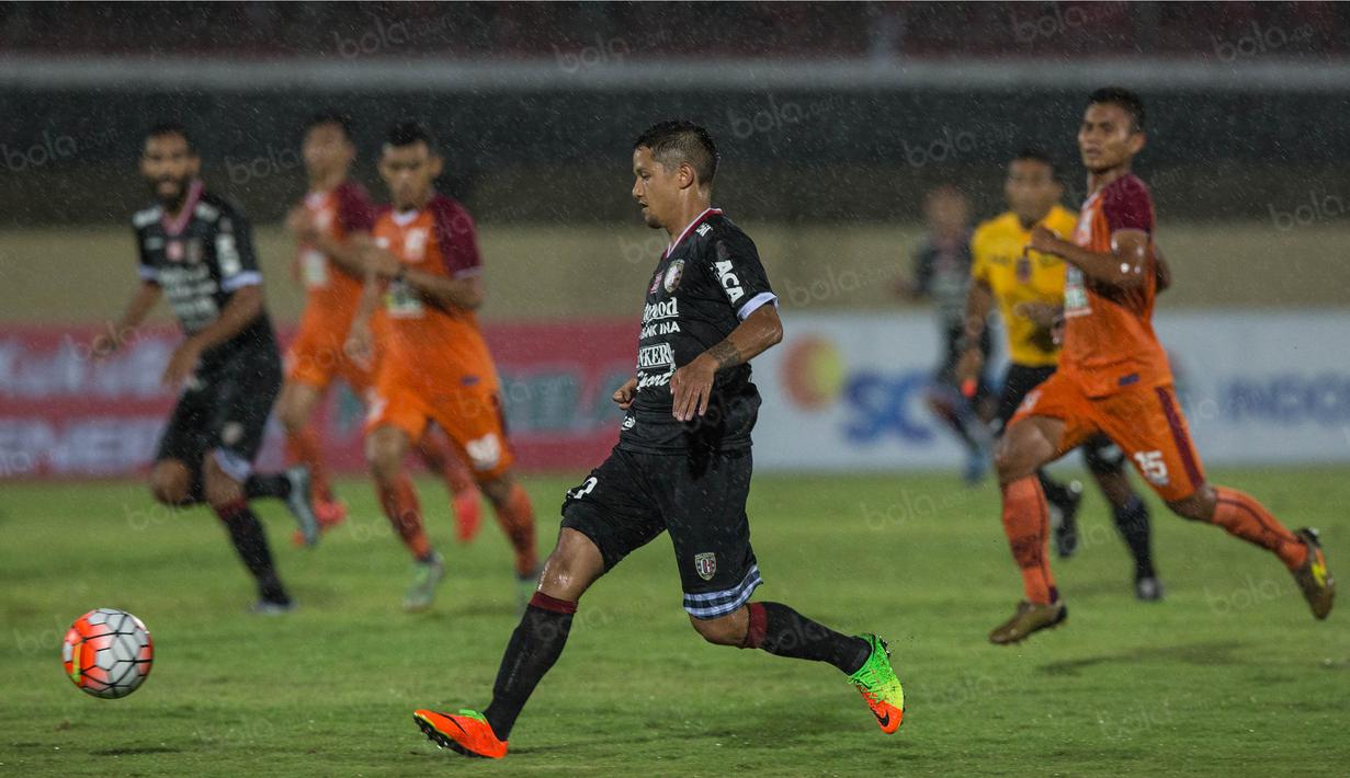 Namun sayang Irfan Bachdim gagal mencetak gol dan Bali United akhirnya bermain imbang 0-0 dengan Borneo FC. (Bola.com/Vitalis Yogi Trisna)