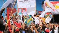 Pasangan calon gubernur-wakil gubernur Banten Airin Rachmi Diany-Ade Sumardi melakukan kegiatan kampanye terakhir di Alun-alun Kecamatan Pagelaran, Kabupaten Pandeglang.a, Sabtu (23/11/2024). (Ist).