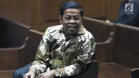 Terdakwa dugaan penerimaan suap terkait kerja sama pembangunan PLTU Riau-1, Idrus Marham jelang menjalani sidang lanjutan di Pengadilan Tipikor, Jakarta, Kamis (7/2). Sidang mendengar keterangan tiga saksi dari JPU KPK. (Liputan6com/Helmi Fithriansyah)