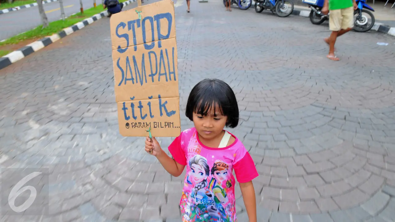 Sejumlah Anak Jalanan Gelar Aksi Bersih-bersih Sampah Peringati HPSN 2016
