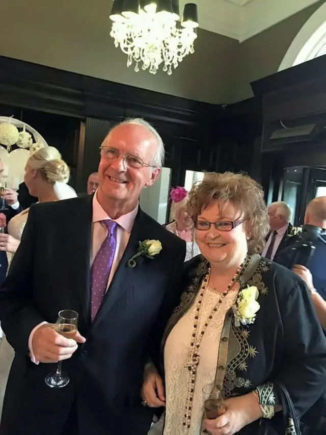 Selama 39 Tahun Pria Ini Selalu Memberikan Kartu Valentine yang Sama untuk Istrinya, Ternyata Isinya...