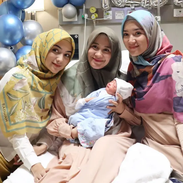 Kenal Sejak SMP, Ini 6 Potret Persahabatan Citra Kirana dan Ryana Dea