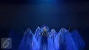 Andien mengenakan gaun biru bernuansa futuristik saat Konser Metamorfosa di Jakarta Convention Center (JCC), Senayan, Jakarta, Selasa (15/9/2015). Konser ini merupakan peringatan 15 tahun pelantun Gemilang itu berkarya. (Liputan6.com/Herman Zakharia)