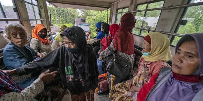 Gunung Merapi Erupsi, Warga Sleman Diungsikan