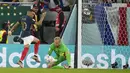 Prancis dan Denmark sama-sama bermain ngotot pada babak pertama dalam pertandingan kedua di Grup D. Beberapa peluang didapatkan oleh Kylian Mbappe, namun gawang Denmark yang dikawal oleh Kasper Schmeichel masih sulit dijebol. (AP Photo/Frank Augstein)