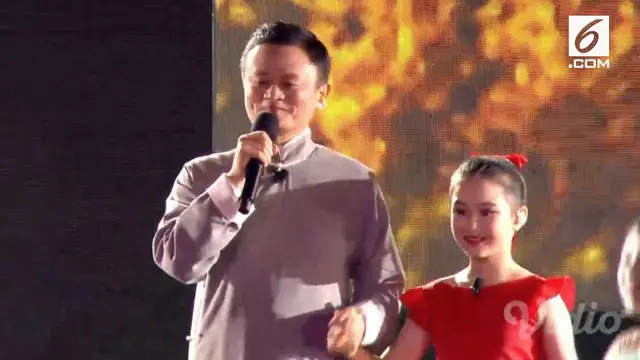 Dalam closing ceremony Asian Games 2018, pendiri Alibaba Jack Ma ikut hadir di atas panggung.