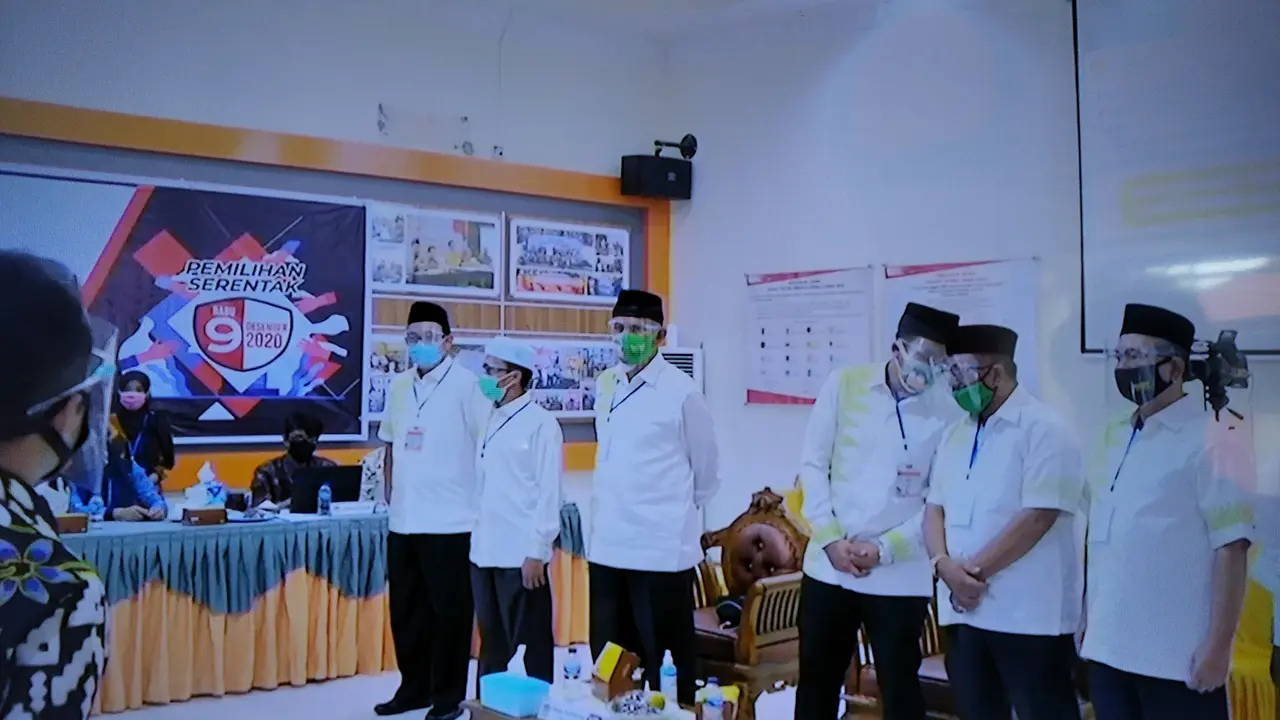 Mahyeldi-Audy Joinaldy mendaftar ke KPU Sumbar. (Liputan6.com/ Novia Harlina)