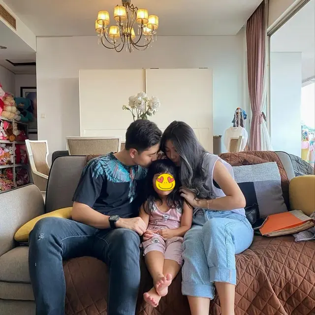 6 Potret Kedekatan Shannon Wong dengan Vania Athabina, Bak Adik Kandung
