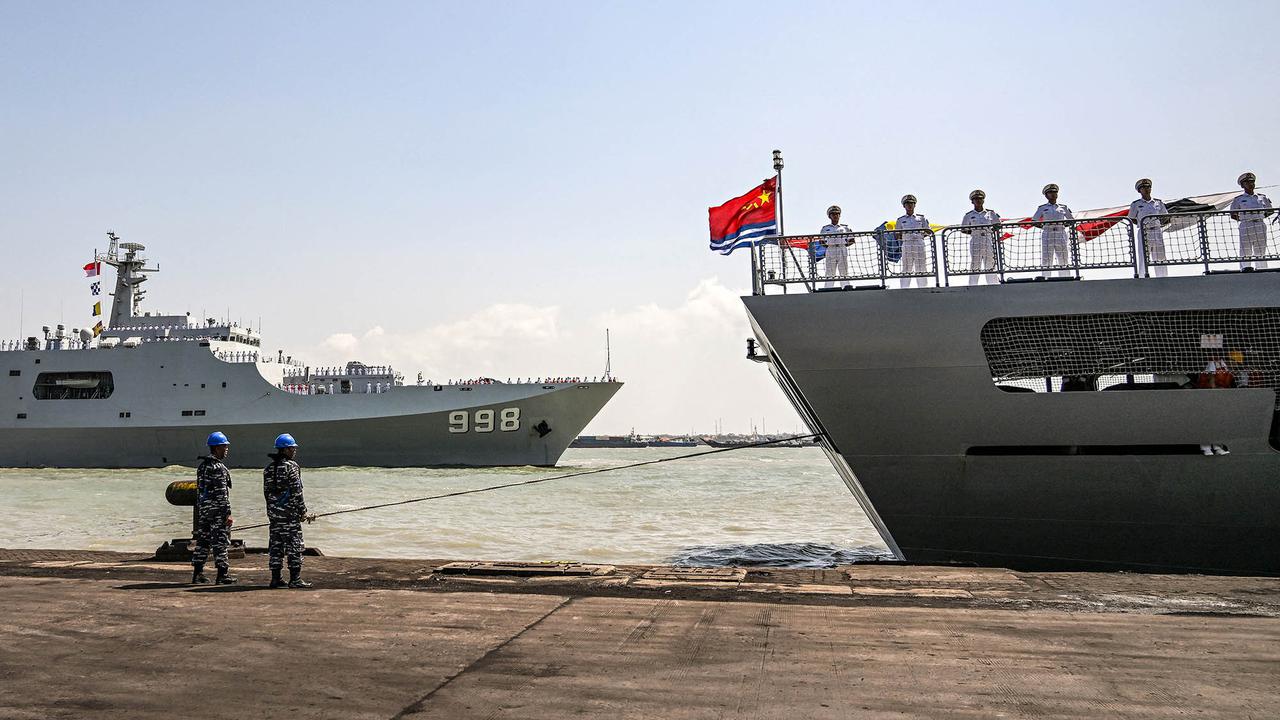 Dua Kapal Perang China Berlabuh di Surabaya