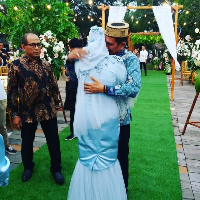 6 Potret Kenangan Cut Meyriska dan Mendiang Sang Ayah, Penuh Kehangatan