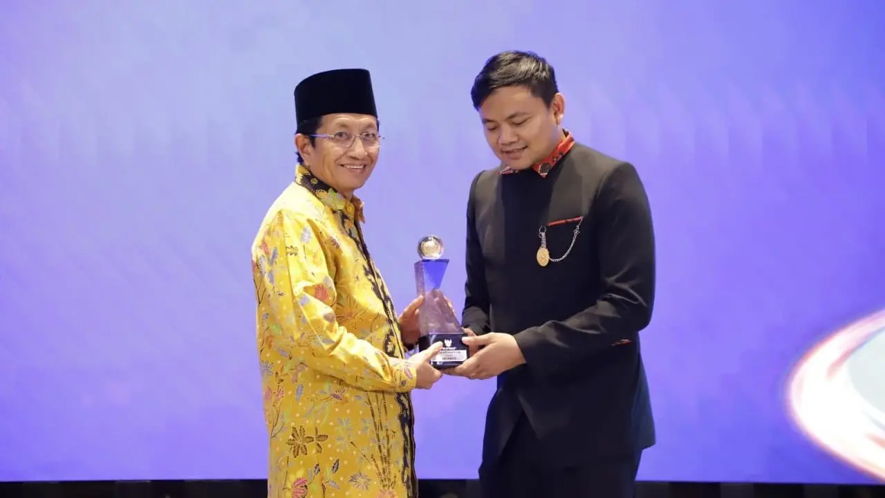 Menteri Agama Nasaruddin Umar menerima penghargaan dari KIP karena predikat kementeriannya dianggap informatif.