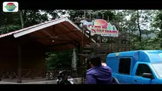 Air terjun alias Curug Panjang yang terletak di kawasan Puncak, Bogor, Jawa Barat, ini merupakan salah satu Curug unik dengan warna air kehijauan.