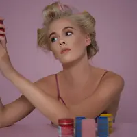 Tidak selalu harus mengubah warna rambut untuk mendapatkan tampilan glossy. Kenali hair gloss treatment, perawatan yang membantu meningkatkan kilau rambut dengan hasil yang terlihat lebih segar. (Foto/Dok: Pexels)