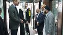 Pangeran William dan sang istri, Kate Middleton, mengunjungi Hayes Muslim Centre yang berada di London, Inggris, Kamis (9/3/2023). Untuk kunjungannya ke pusat Muslim, Middleton membawa tas tangan Grace Han seharga 2.444 dolar AS yang setara Rp37,8 juta. (Arthur Edwards/Pool Photo via AP)