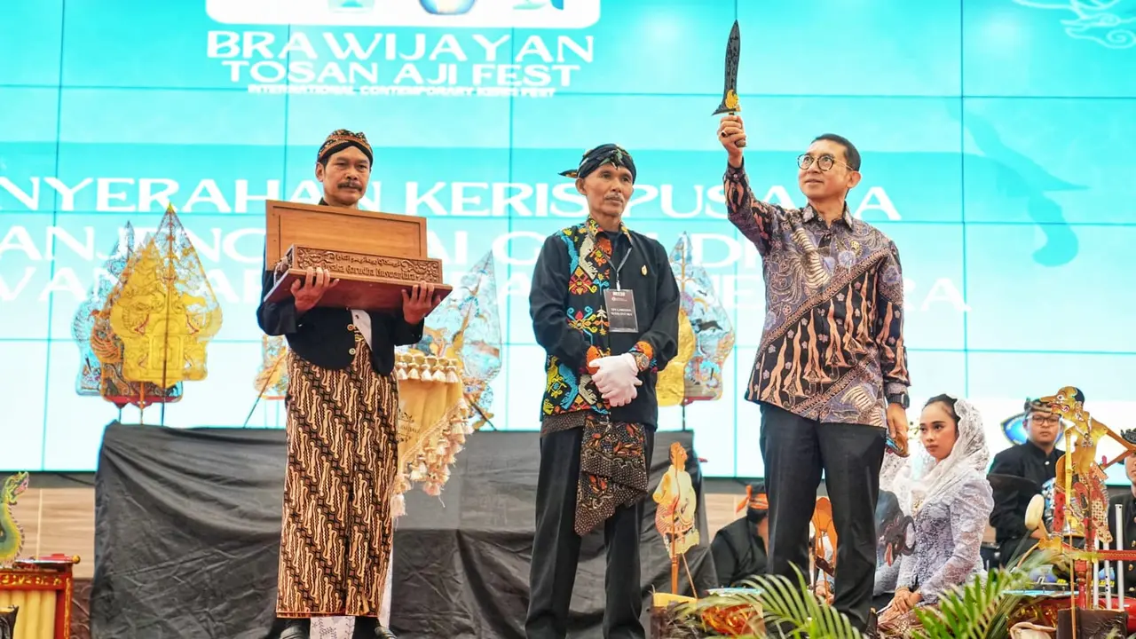 Menteri Kebudayaan Fadli Zon (kanan) Gedung Samantha Krida, Universitas Brawijaya, Malang, Jawa Timur, Sabtu 19 April 2025 (Istimewa)