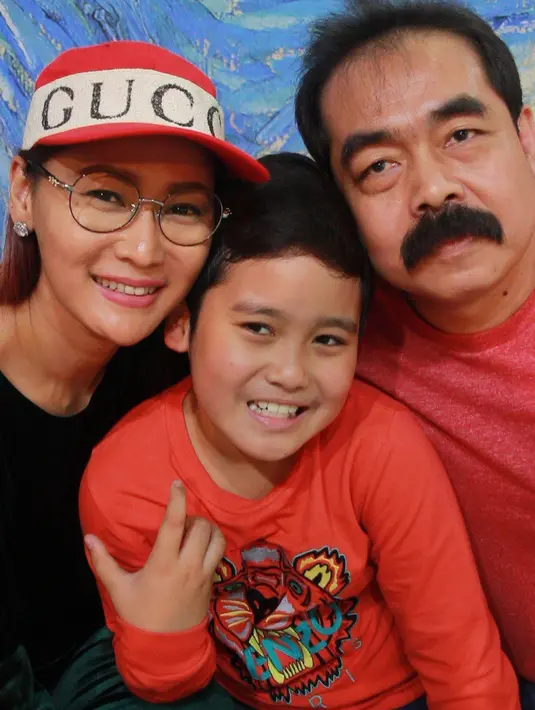 Sejak 20 jam foto yang diunggah penyanyi asal Pasuruan Jawa Timur itu telah disukai hingga 80 ribu lebih dari warganet. Doa segera sembuh juga membanjiri laman komentarnya. (Instagram/inul.d)