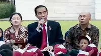 Presiden Joko Widodo atau Jokowi bertemu dengan para pelajar di halaman Istana Kepresidenan, Jakarta, Rabu 17 Mei 2017. (Liputan 6 SCTV)
