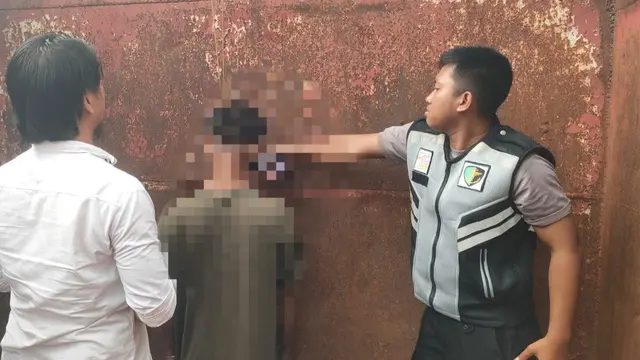lokasi sopir truk bunuh diri di dalam tronton